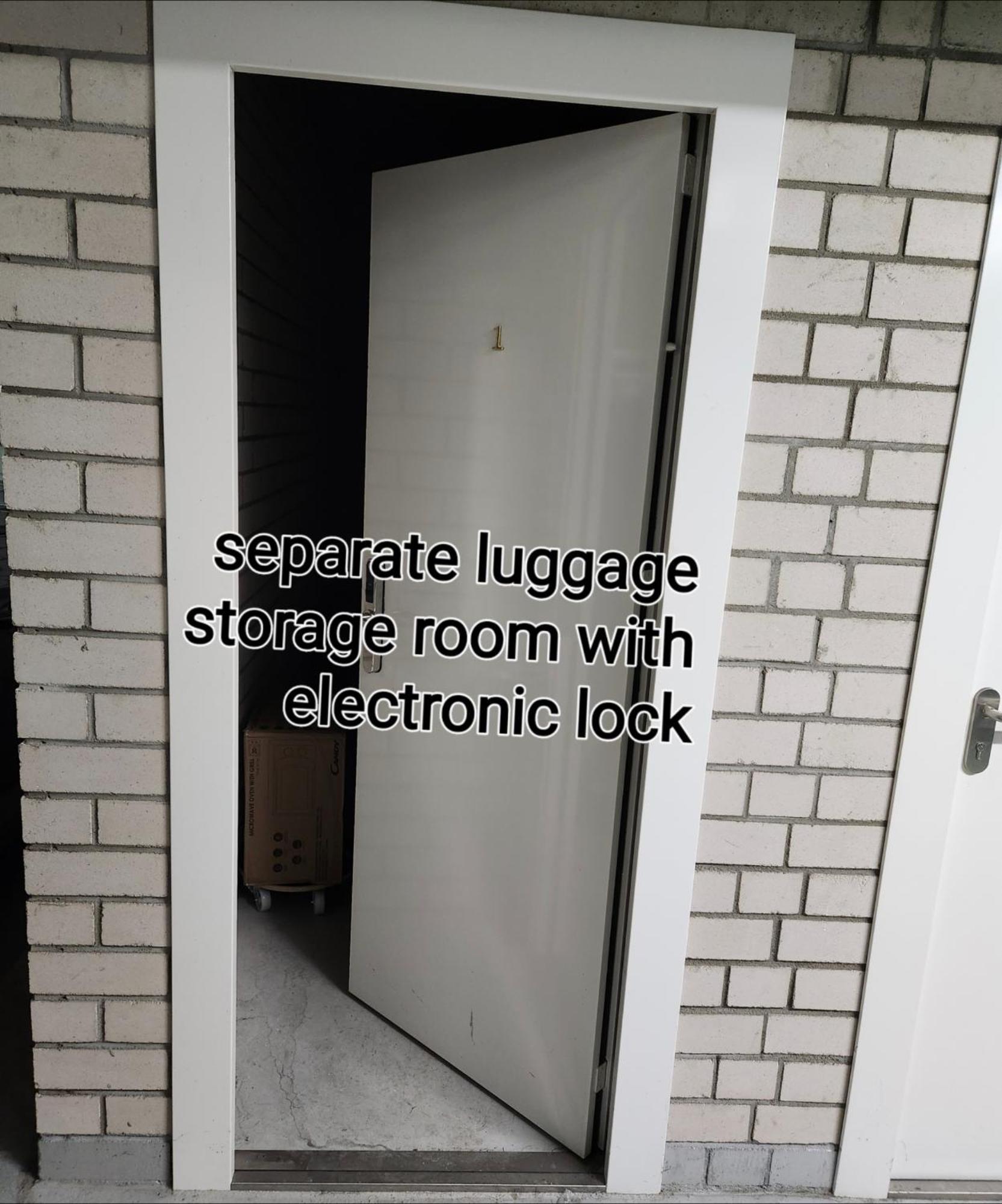 Happy Vip Lounge, Self Check-in, Parking * Vilnius