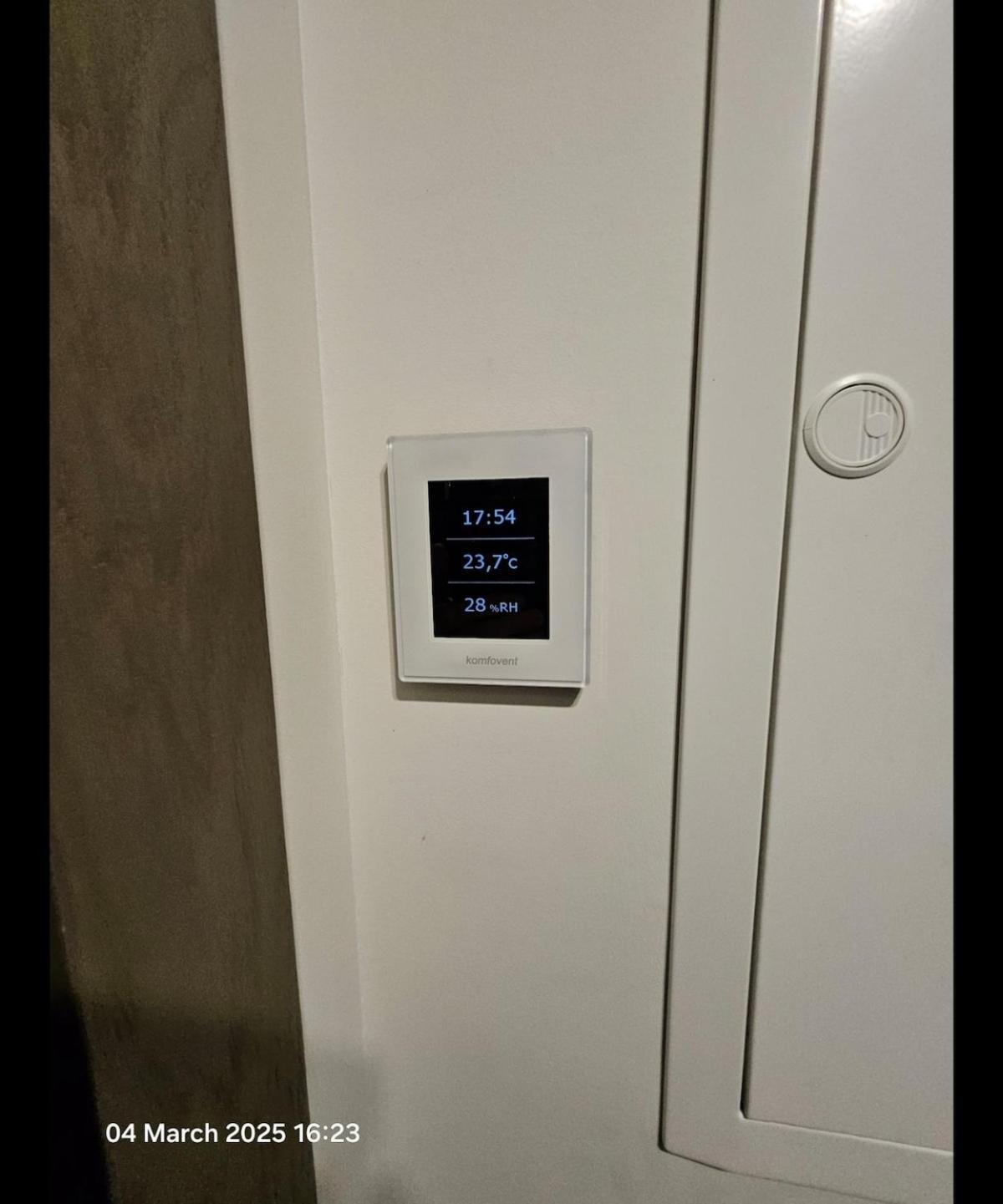 Happy Vip Lounge, Self Check-in, Parking * Vilnius