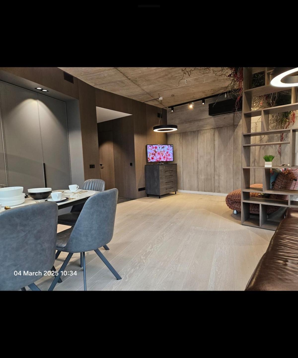 Happy Vip Lounge, Self Check-in, Parking Butas