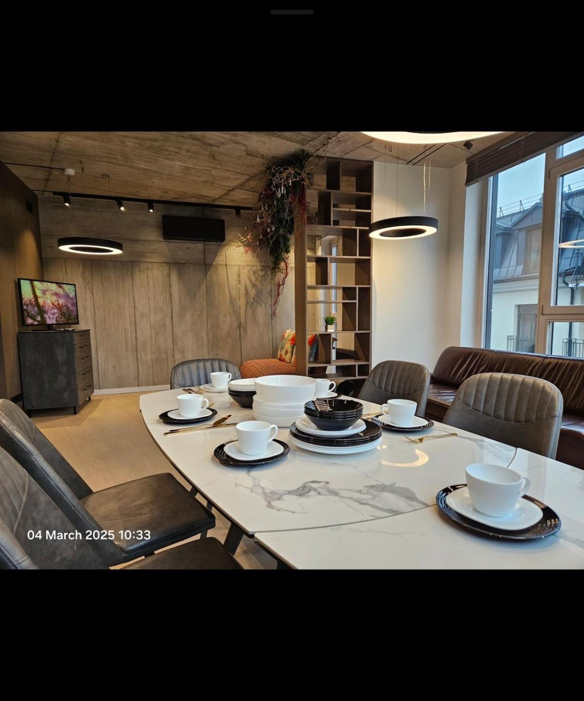 Happy Vip Lounge, Self Check-in, Parking